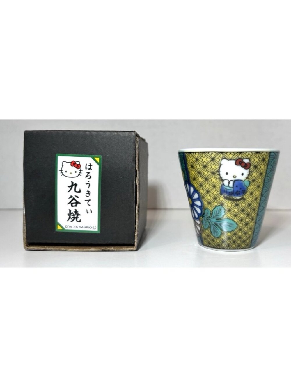 Sanrio Hello Kitty Kutani ware mini sake cup (blue hand chrysanthemum design)